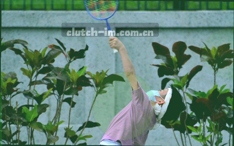 由点线构成的球面网格图，节点亮起蓝色光点