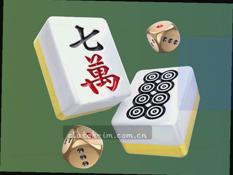 桌面电脑屏幕前双手放在机械键盘上，屏幕内是模糊的表格与时间轴，避免暴露真实数据